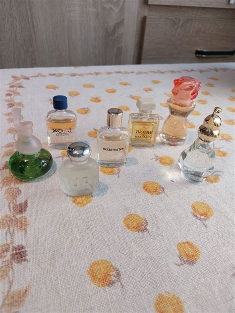 Miniaturki perfum .